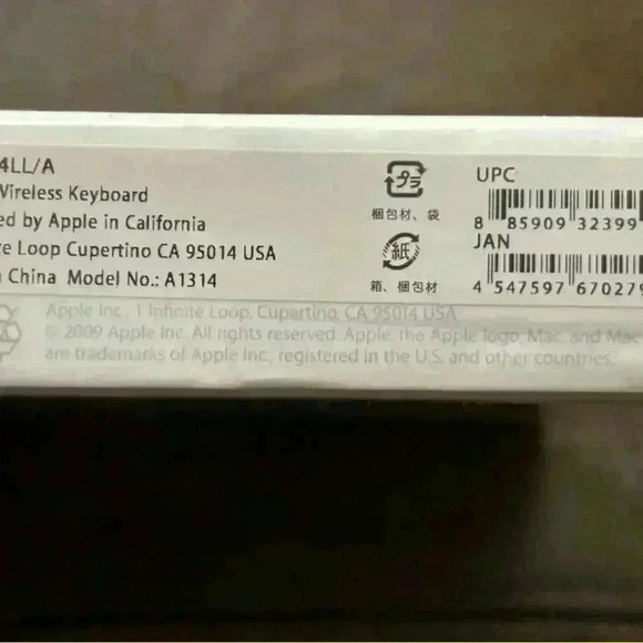 Wireless Silver Keyboard - Picture 2 of 4